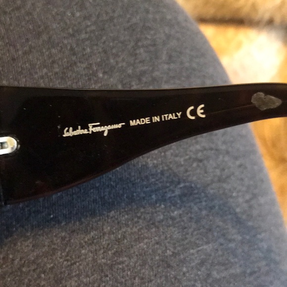 Salvatore Feregamo polarized sunglasses - Picture 6 of 6